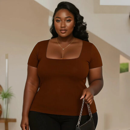Blusa Básica Decote Quadrado Plus Size